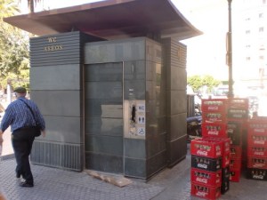 aseo El aseo público de la plaza del Duque, inutilizado