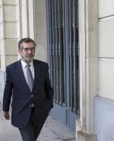 Antonio Rivas, condenado en los ERE, entrando a la Audiencia de Sevilla