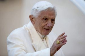 BENEDICTO XVI LLEGÓ A LA PLAZA DE SAN PEDRO PARA SU ÚLTIMA AUDIENCIA-00MV1371.jpg-