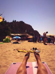 pies-playa-tumbona-jpg