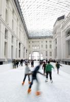 EL PALACIO DE CIBELES ABRE UNA PISTA DE HIELO PARA NIÑOS HASTA EL 7 DE ENERO