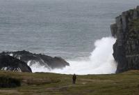 SALVAMENTO REANUDA LA BÚSQUEDA DEL PADRE E HIJA ARRASTRADOS POR EL MAR
