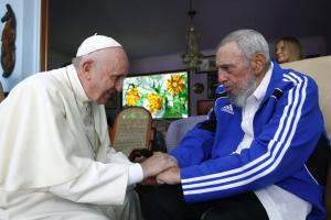 El papa Francisco se reúne con el líder cubano Fidel Castro en La Habana